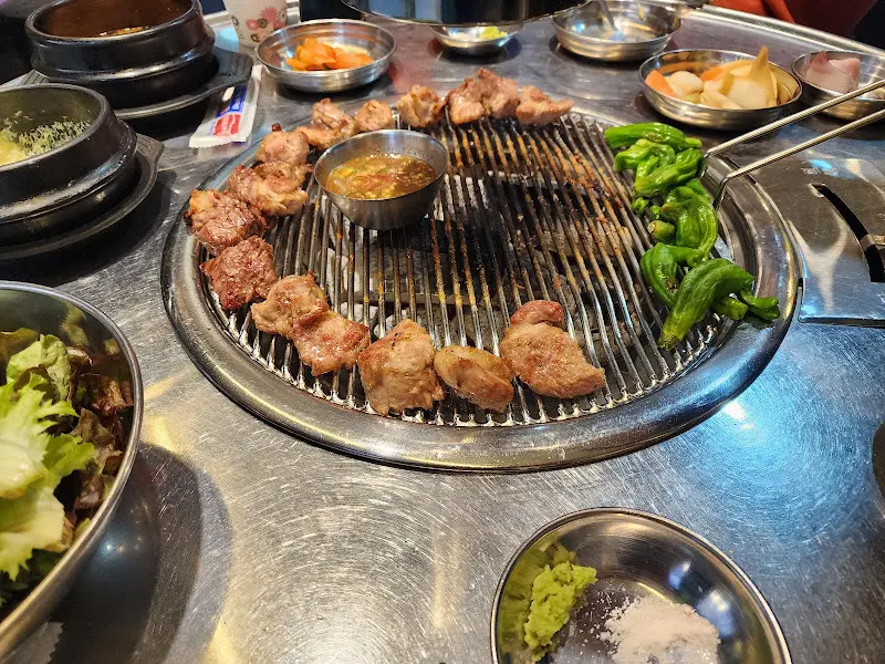 불판 위의 주먹고기