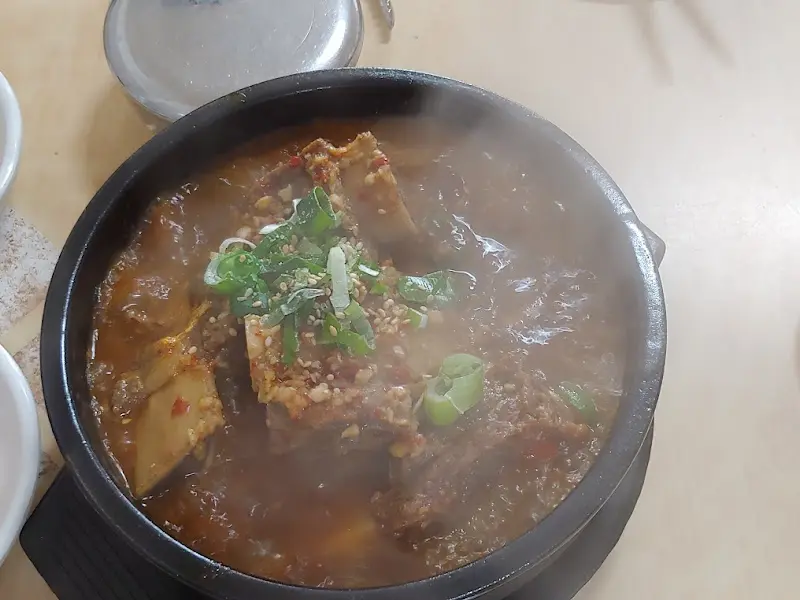 보글보글 끓는 갈비찜
