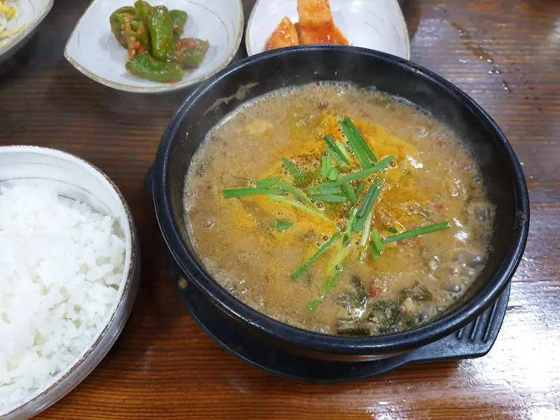 뜨끈한 추어탕 한 상 차림