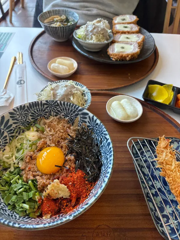 다양한 메뉴를 한 상에서 즐기기