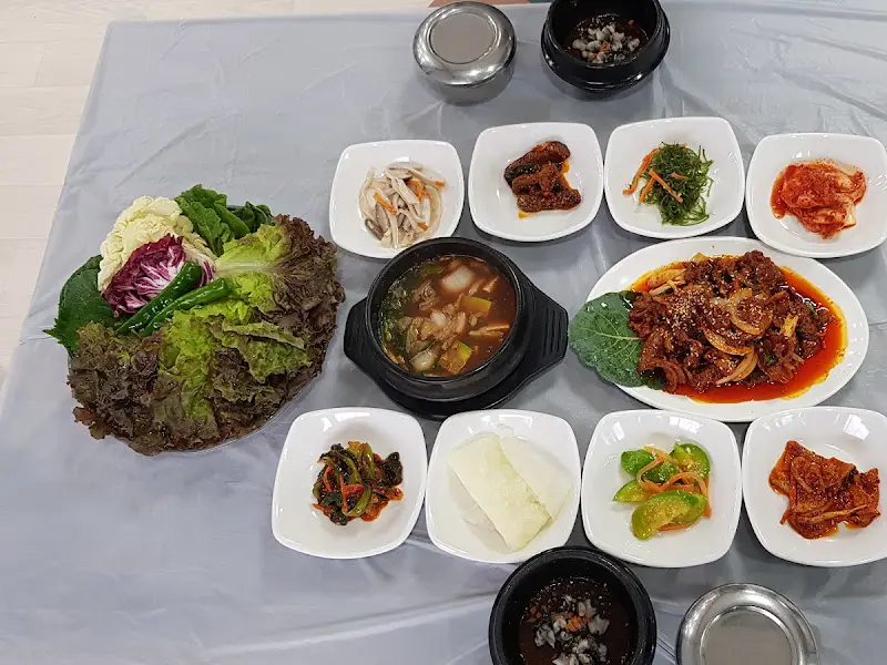 싱싱한 쌈 채소 한 상