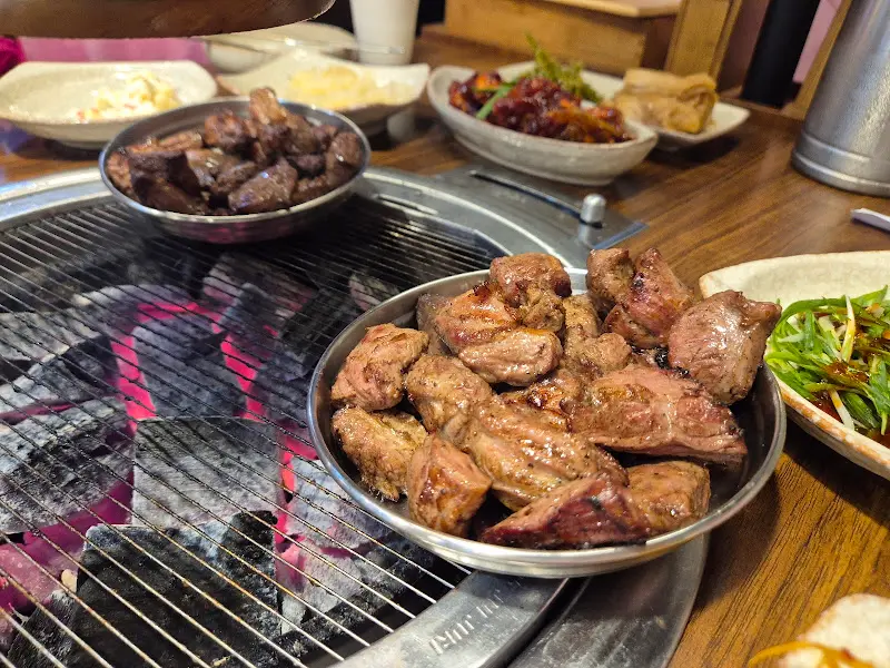 모락식당의 갈매기살과 밑반찬