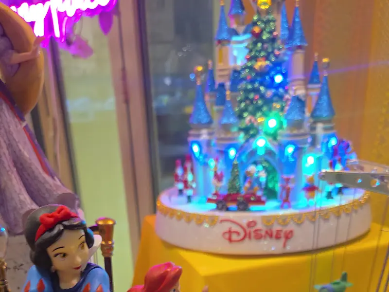 동심을 자극하는 디즈니 성 모형