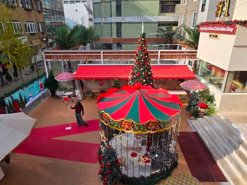 태그원 카페의 아름다운 야외 전경