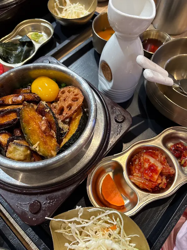 문어 솥밥 세트의 푸짐한 비주얼