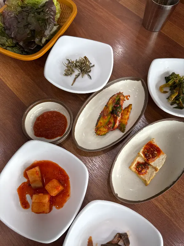 다채로운 반찬들