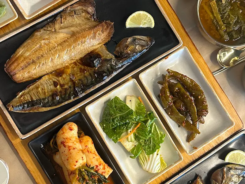 고등어구이 정식 한 상 차림