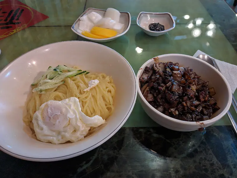 짜장면과 계란 후라이