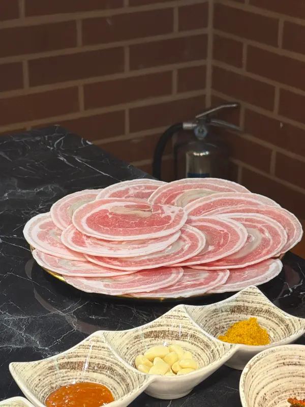 꽃처럼 펼쳐진 오징어 꽃삼겹