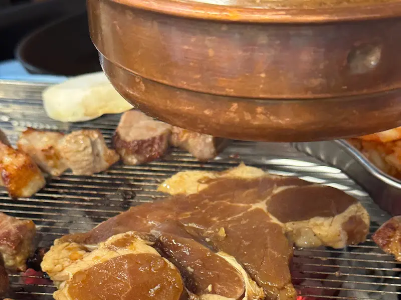 노릇하게 구워진 고기