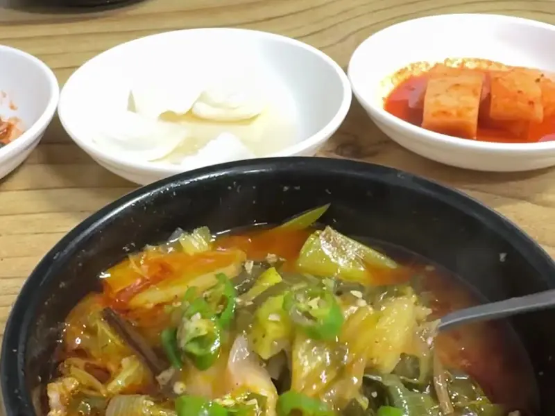 옥야식당 선지국밥과 밑반찬
