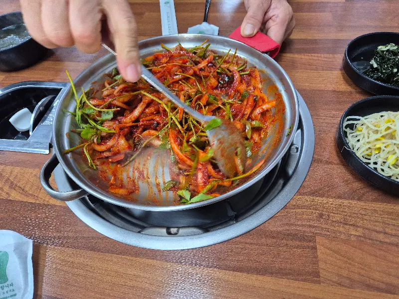 쭈꾸미 볶음과 밑반찬