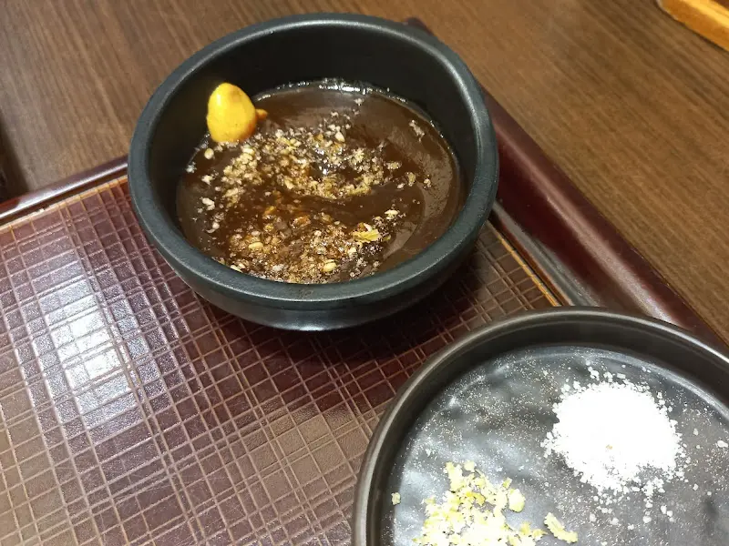 정돈의 돈까스 소스와 소금