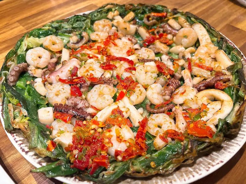 해물이 듬뿍 올라간 파전