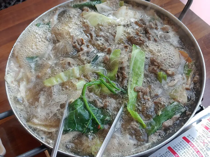 끓고 있는 불고기 전골