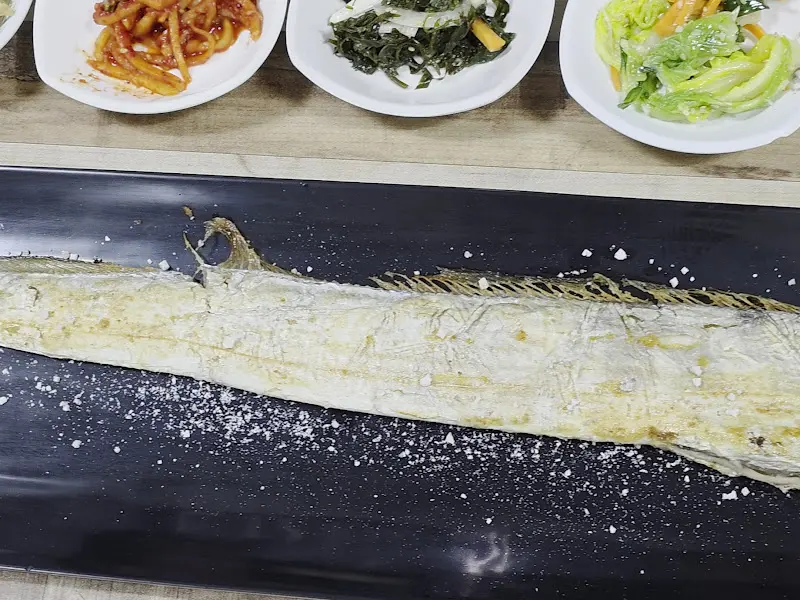 갈치구이와 밑반찬