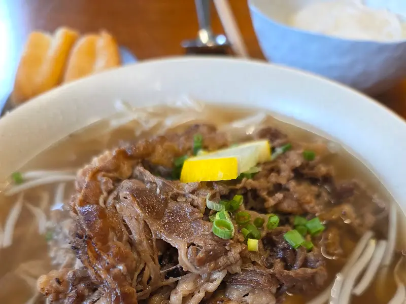 직화우삼겹 쌀국수의 먹음직스러운 모습