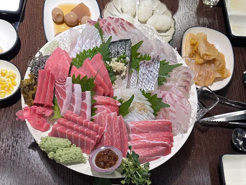 정갈하게 담긴 회