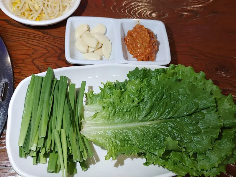 싱싱한 쌈채소와 곁들임