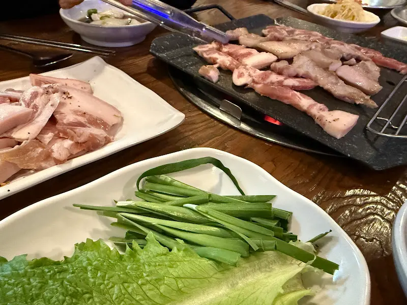 불판 위에서 익어가는 꼬들살