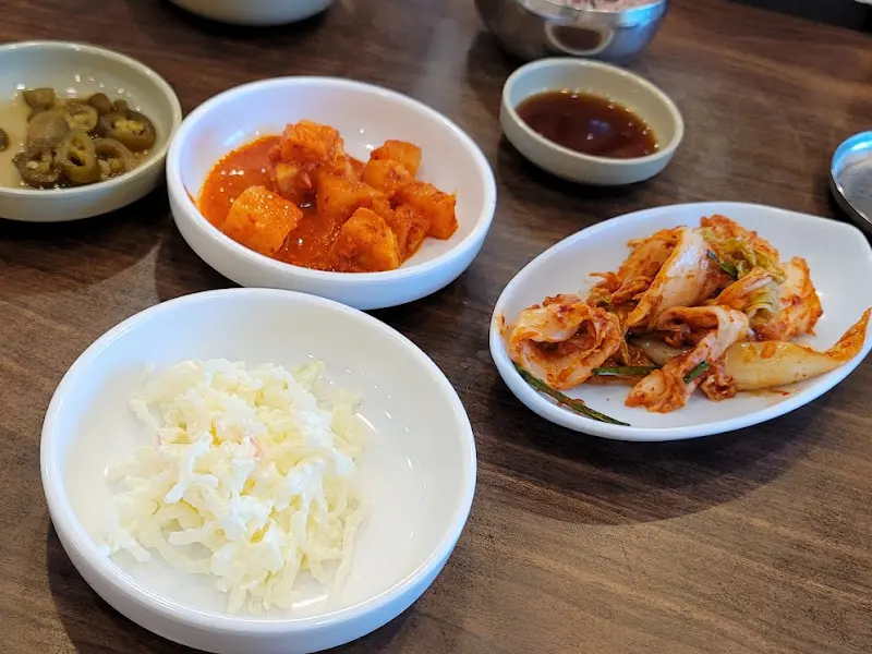 깔끔하게 차려진 밑반찬