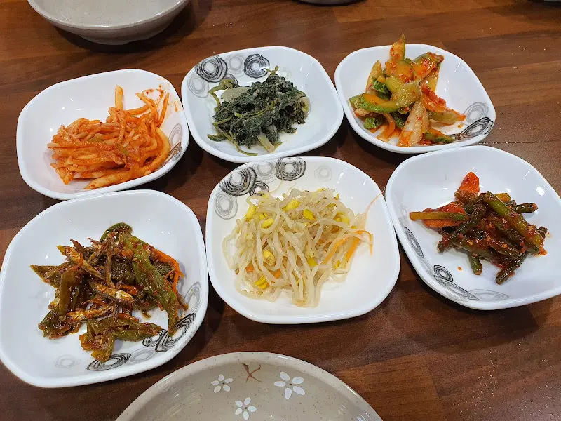 다양한 종류의 밑반찬