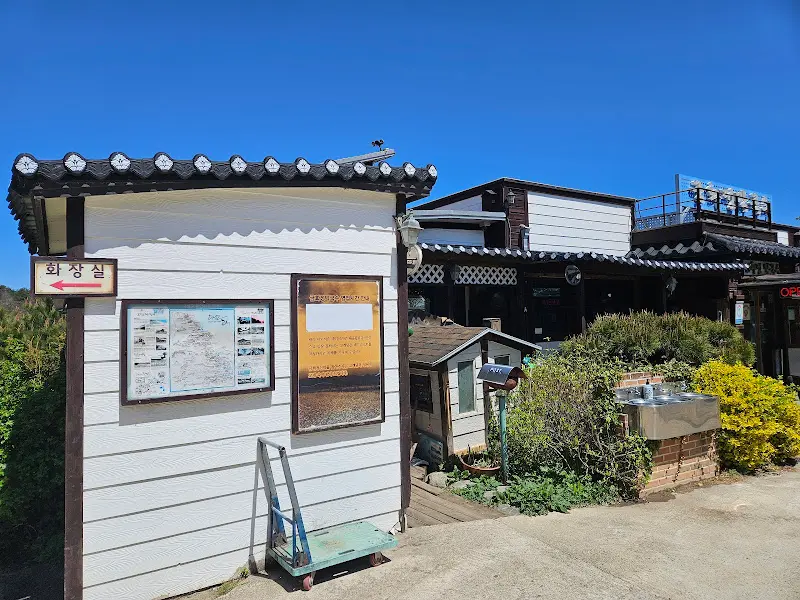 화장실 안내 표지판