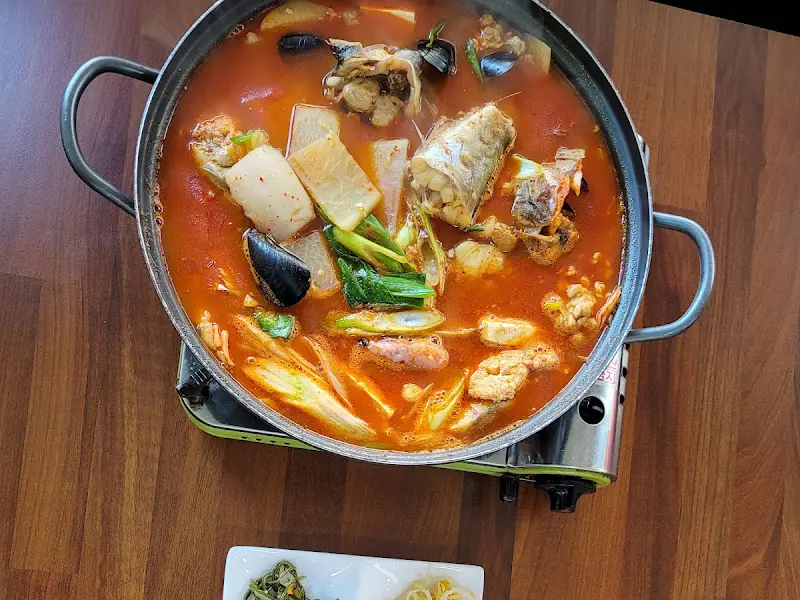 푸짐하게 끓여져 나온 동태탕