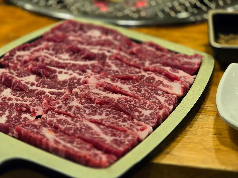 눈꽃 마블링이 돋보이는 한우