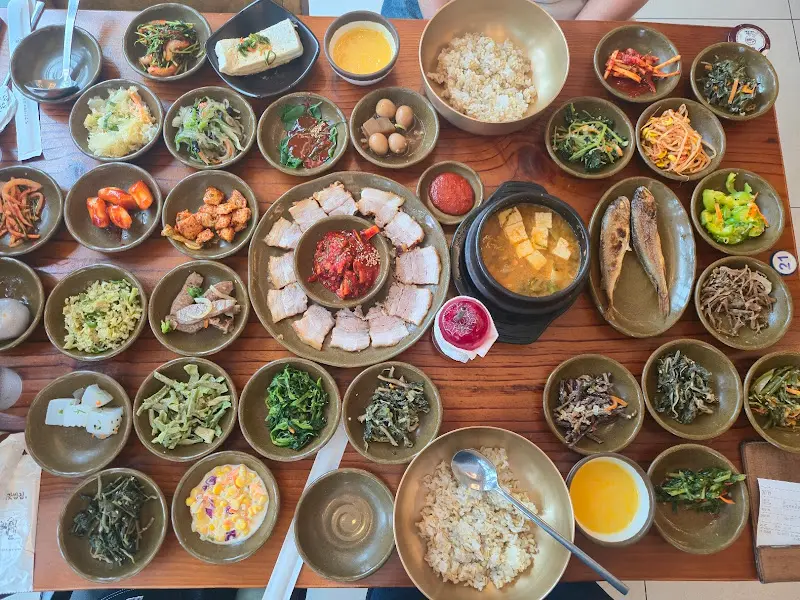 한 상 가득 차려진 밥상