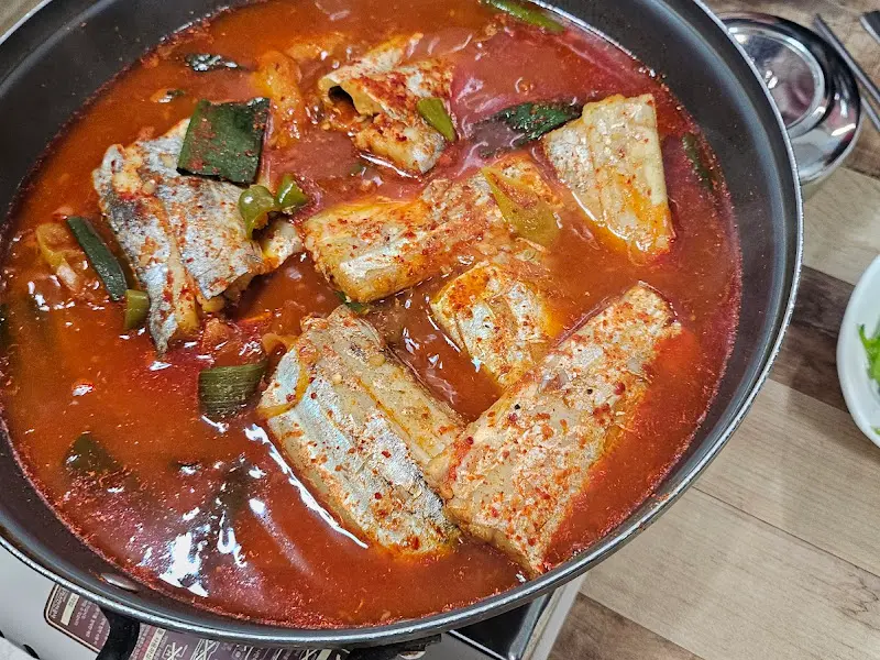 매콤한 향이 코를 찌르는 갈치조림