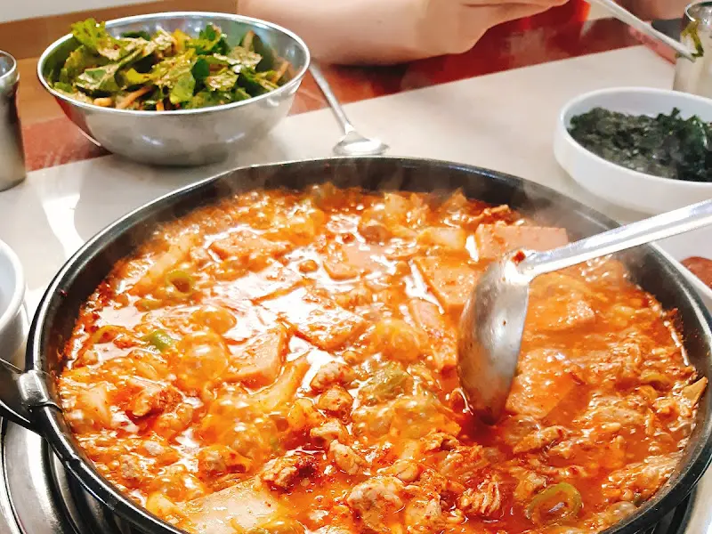 비빔돼지와 쌈채소