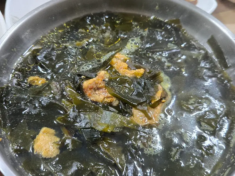 슴슴하니 맛있는 성게 미역국