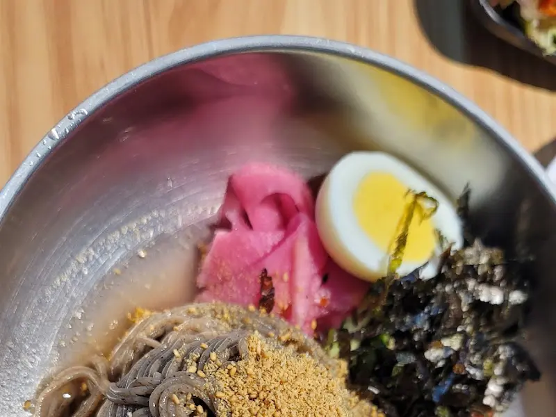 시원한 물 막국수