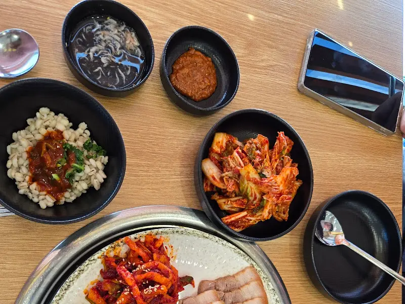 수육과 바지락 칼국수