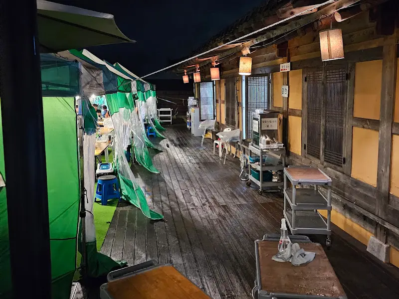 식당 외부 전경