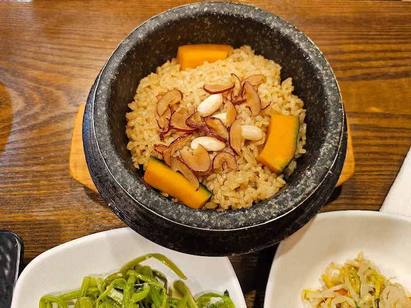 돌솥에 담겨 나온 단호박약선밥