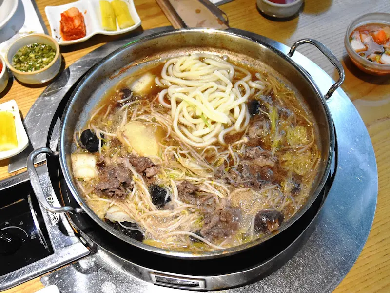 푸짐한 스키야키 한 상차림