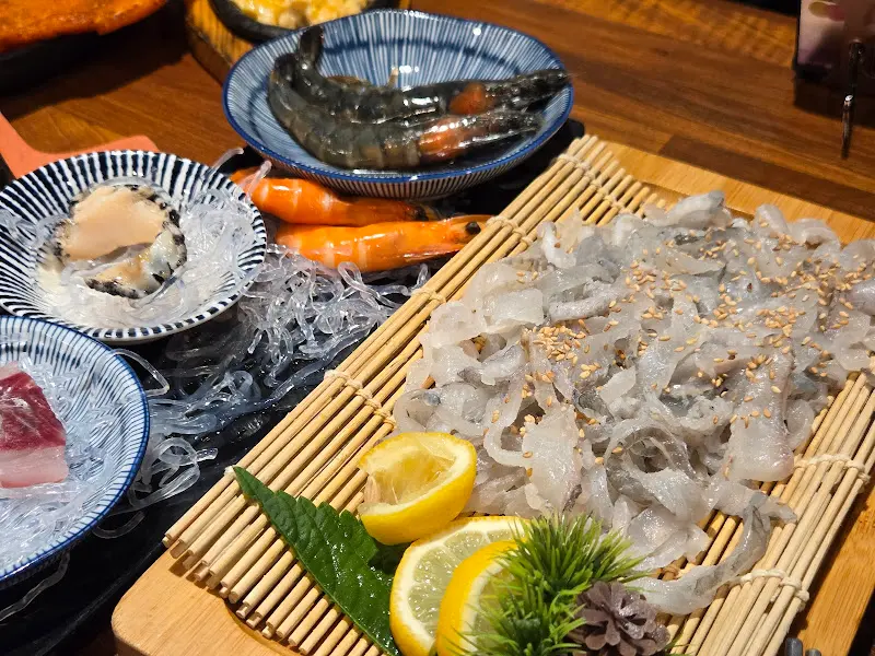 윤기가 흐르는 뽀얀 도다리회