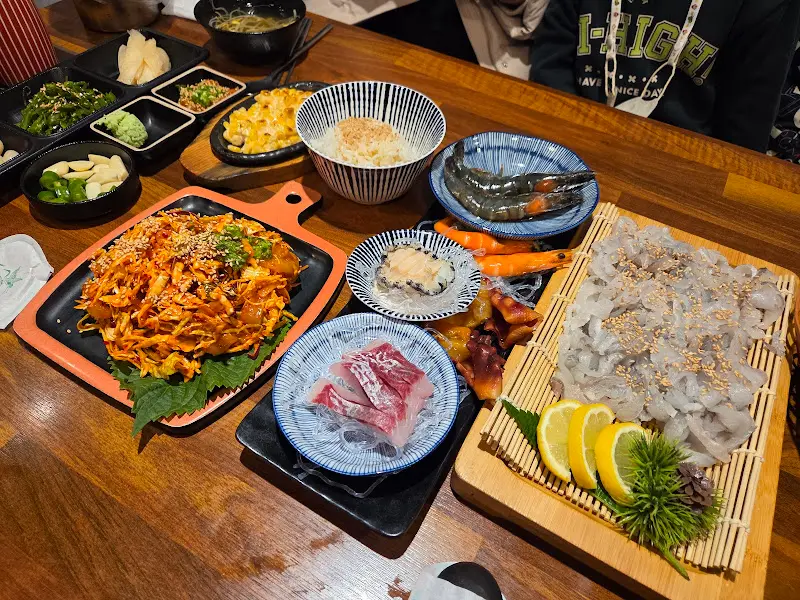 새콤달콤한 양념이 입맛을 돋우는 회무침