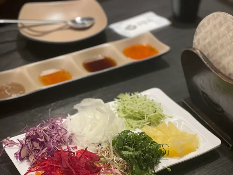 다양한 소스와 월남쌈 재료