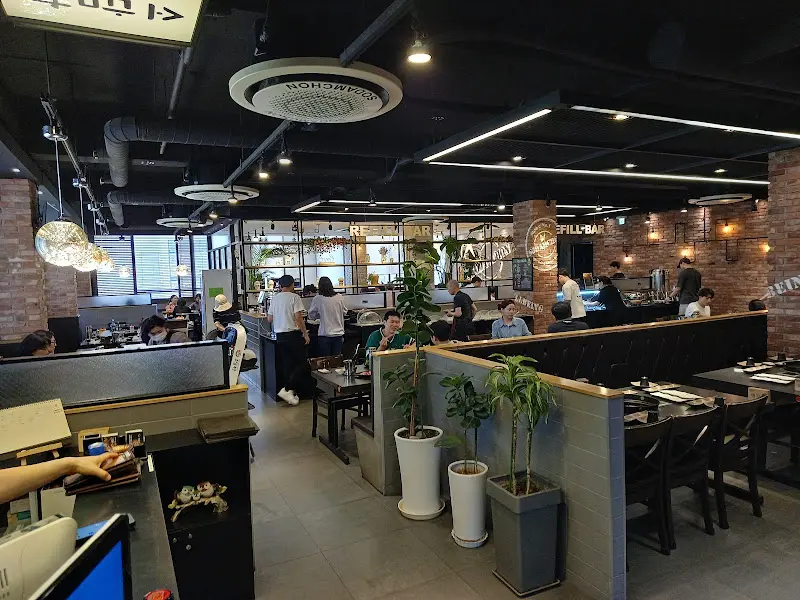 넓고 깔끔한 내부