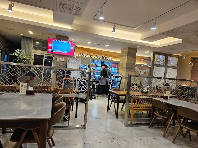 삼다도 전복죽 식당 내부