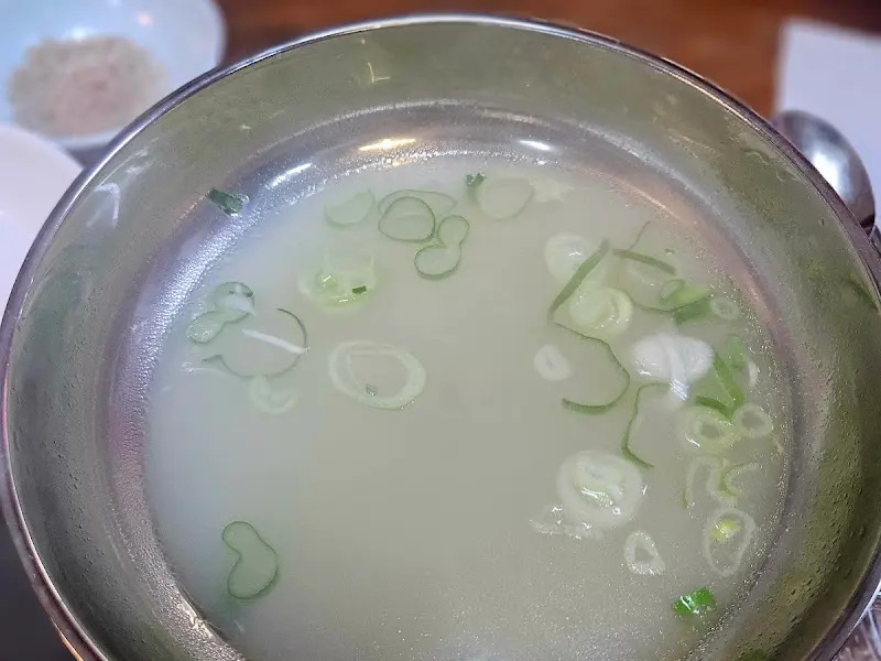맑은 닭곰탕 국물