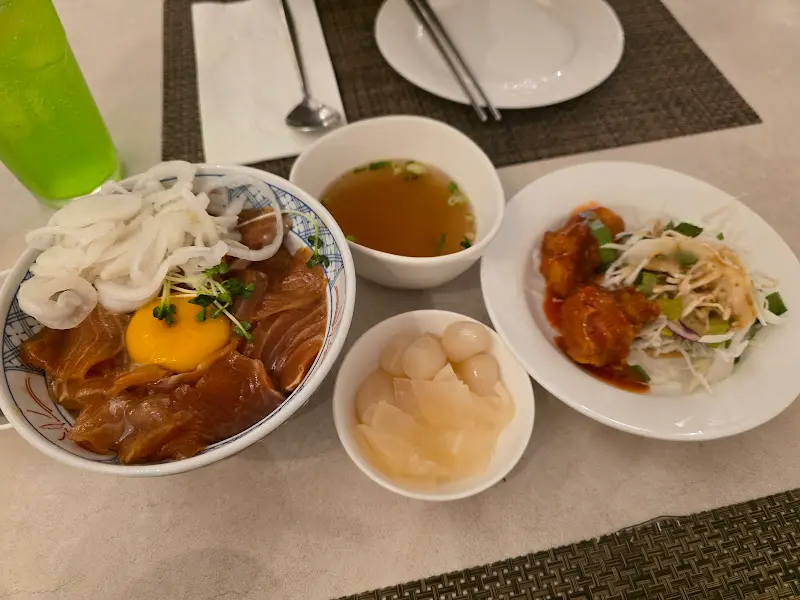 연어 덮밥 한 상 차림