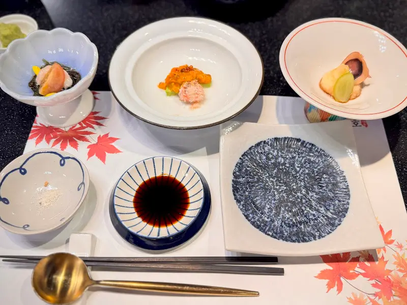 다채로운 색감의 코스 요리