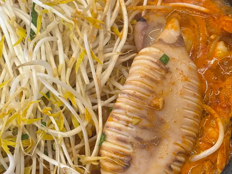 돌판 짬뽕 속 오징어와 숙주