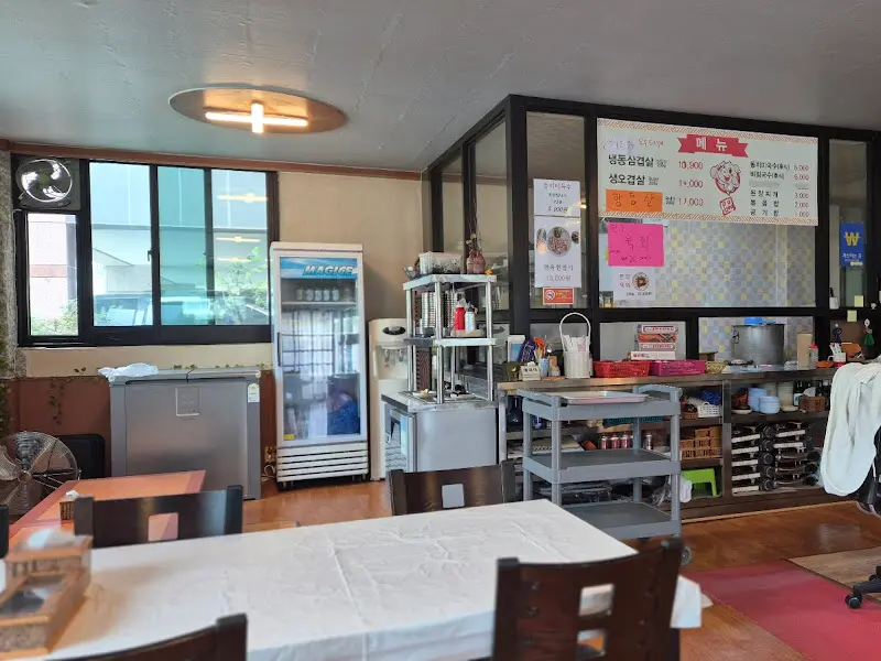 소박하고 정겨운 식당 내부