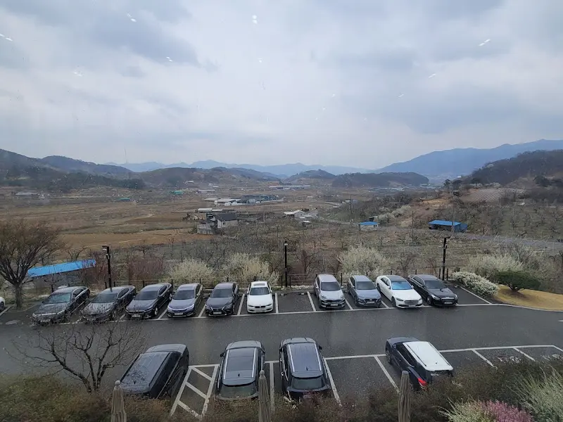 주차장에서 바라본 풍경