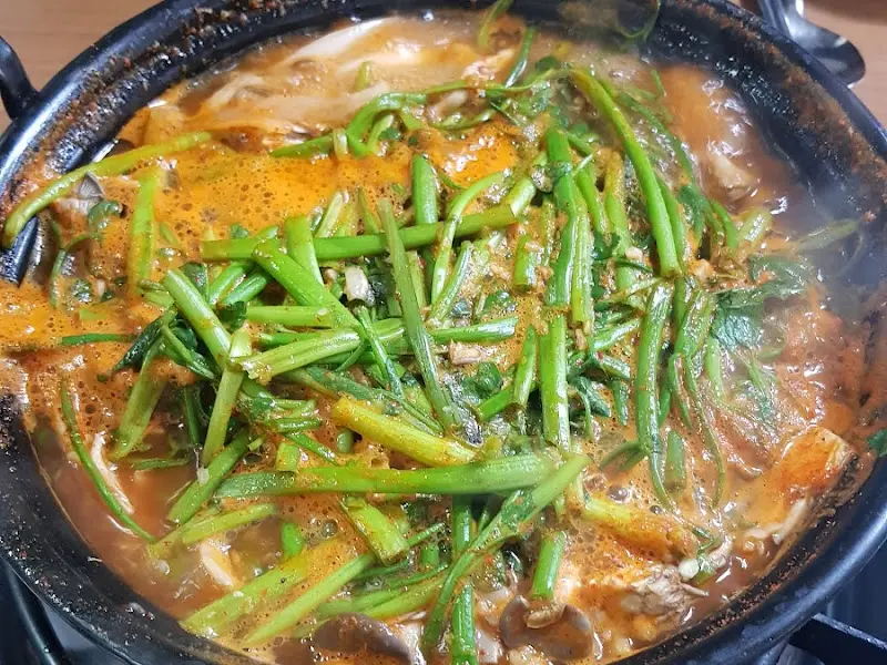 미나리 가득한 샤브샤브